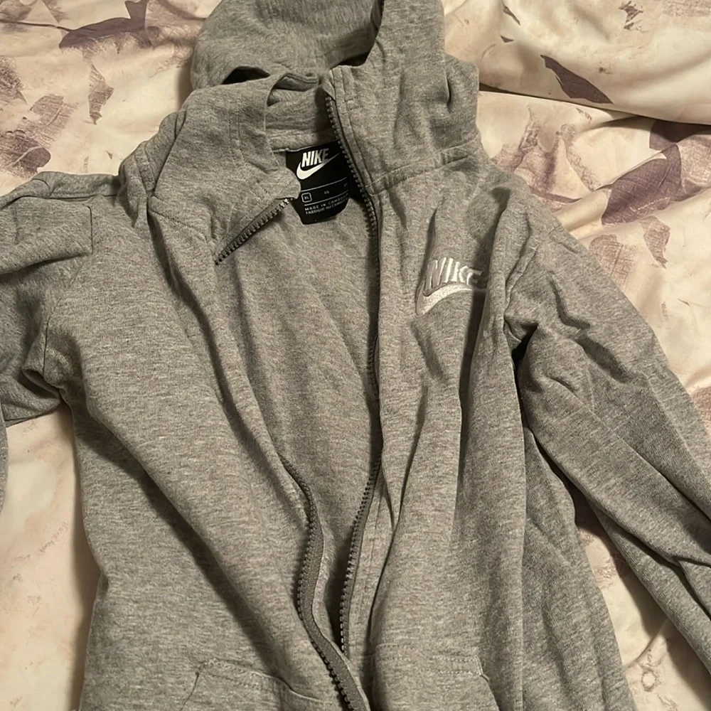 Nike sweater - Picture 1 of 2